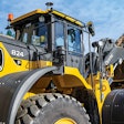 824P-Tier wheel loaders pushing into pile