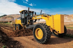 John Deere 672GP motor grader pushing dirt