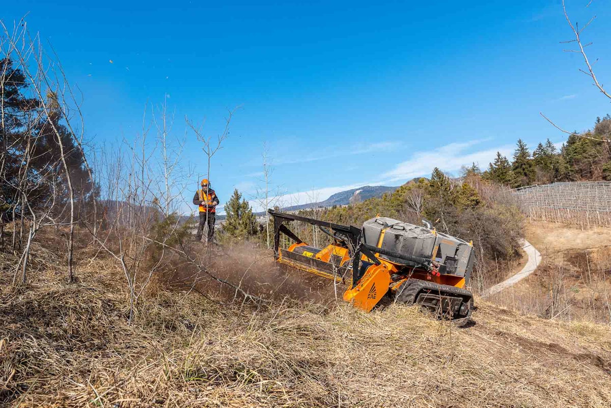 Remote-Control Mulching Machine: FAE’s RCU-55 Tracked Carrier (Video)