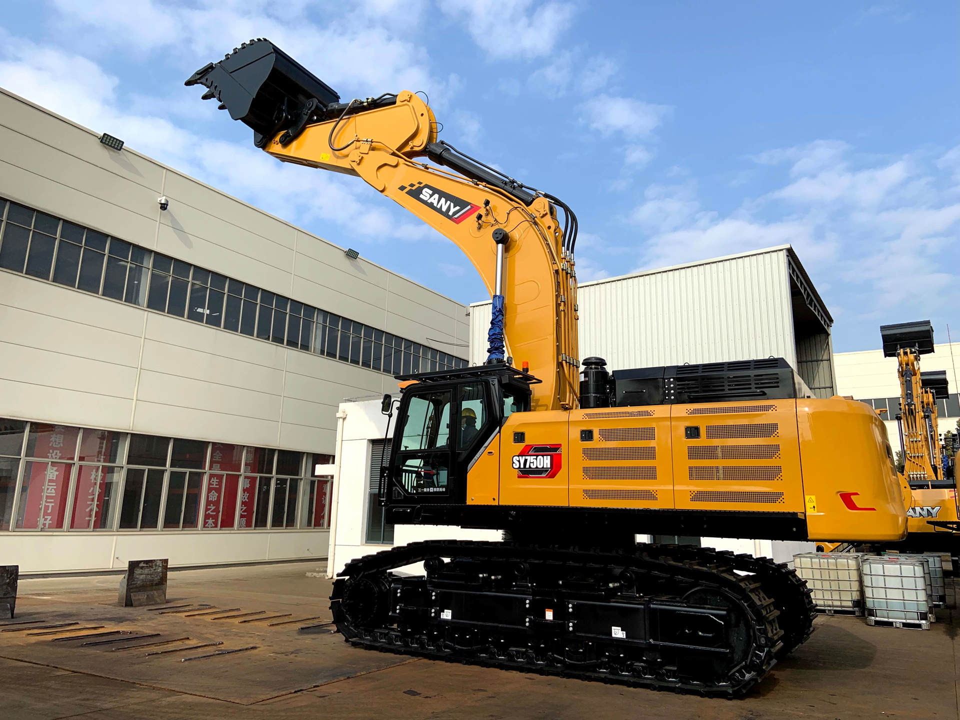 Sany Launches Its New Largest Excavator, The SY750H | Equipment World