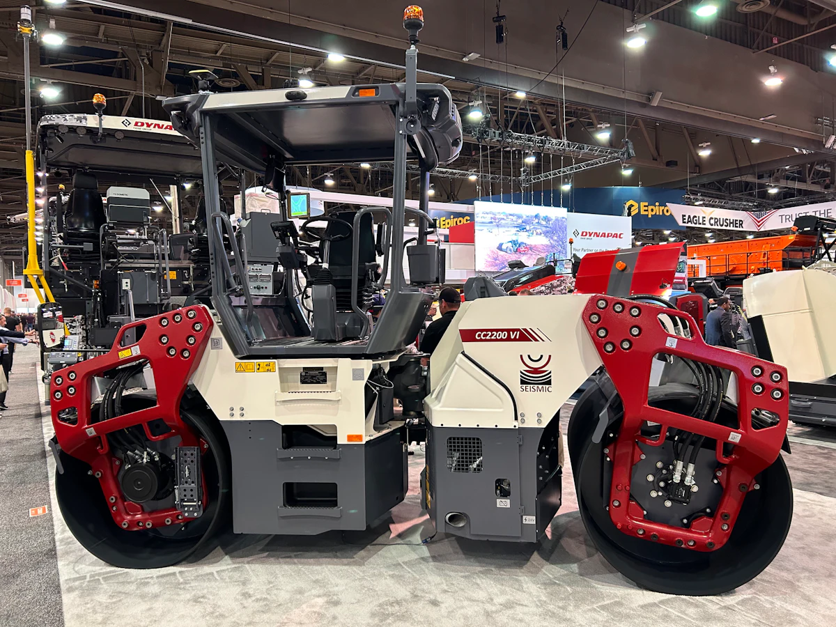Dynapac intros new CC2200 VI tandem asphalt compactor | Equipment World