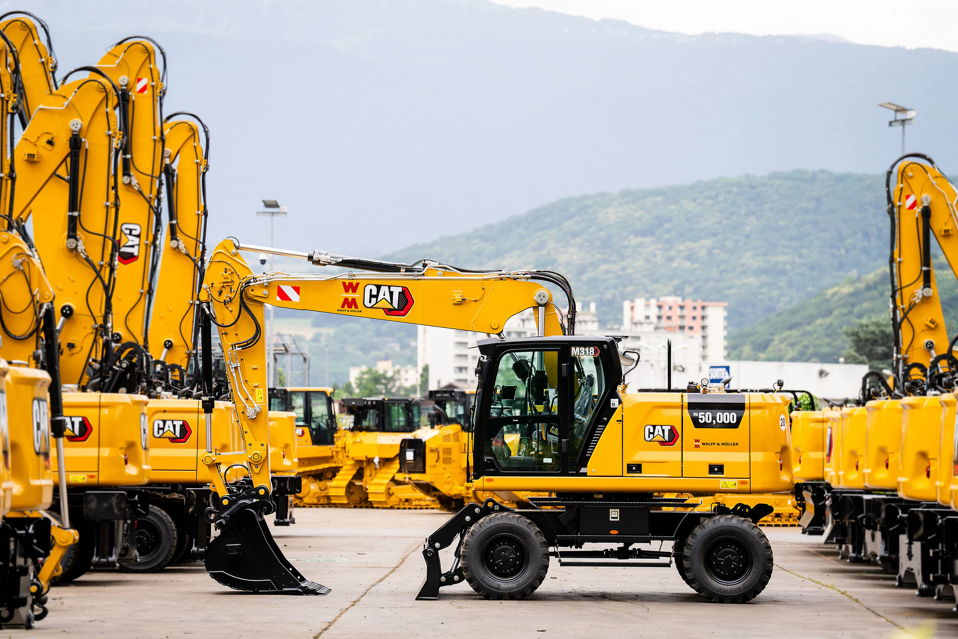 Cat honors production of 50,000th wheeled excavator model - Vimarsana News