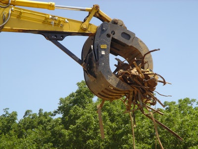 Werk-Brau Box-Style Grapple on end of excavator picking up branches