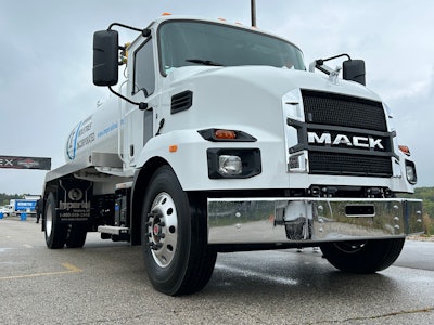 White Mack MD7 water truck