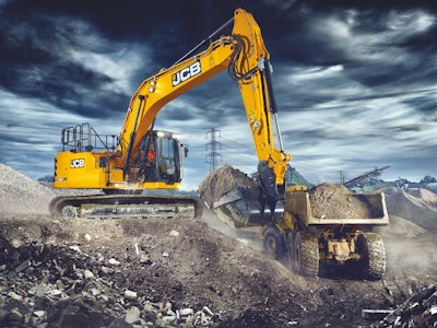 JCB 220X excavator loading dump truck dirt gravel quarry
