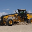 Komatsu GD955-7 motor grader