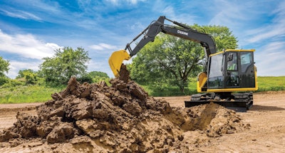 John Deere 75 P-tier mini excavator dumping dirt on pile