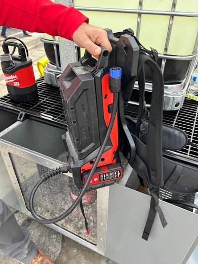 Milwaukee Tool Battery-powered Pump and console Backpack