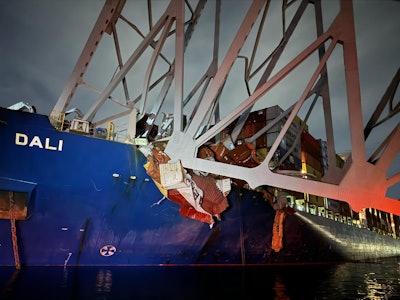 cargo ship crashes into key bridge port of baltimore