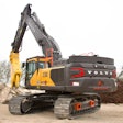 The 50-ton Volvo EC500 straight-boom crawler excavator is based on the standard EC500 model but is outfitted with a 25.5-foot-long straight boom that increases pin height 30%.