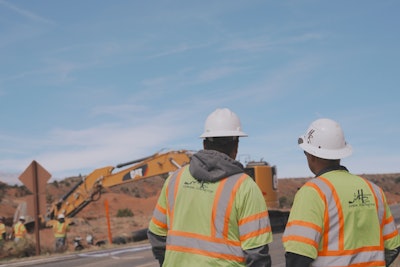 Hr Men On Job D4349044 2 Aac 411 C 822 F 8 C0 E0 B670244