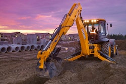 JCB 4CX backhoe digging with excavator end stabilizers extended