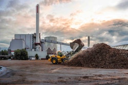 Volvo L120H Wheel Loader digging in pile