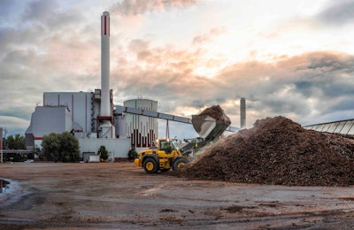 Volvo L120H Wheel Loader digging in pile