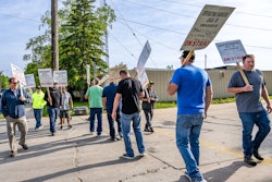 Local 139 IUOE members picket in wisconsin