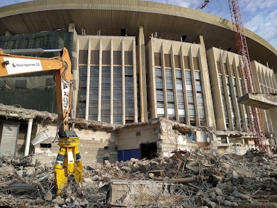 epiroc combi cutter grabbing demolition debris