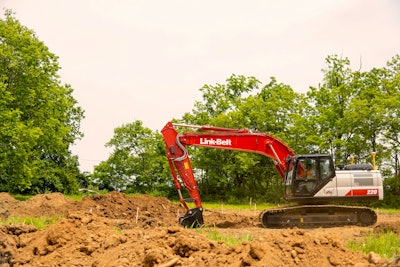 Link-Belt 220 X4S excavator digging