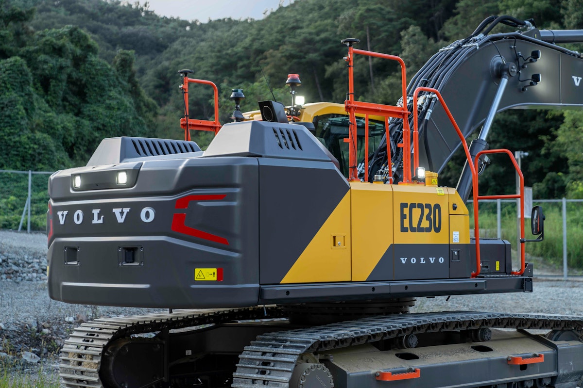 evameva ローブ　2024aw lookbooks｜2024 spring collection | evam eva