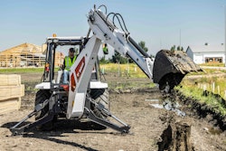 bobcat b760 backhoe digging in mud