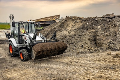 bobcat b760 backhoe loader bucket filled with dirt