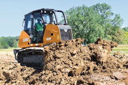 CASE 850M Dozer pushing dirt