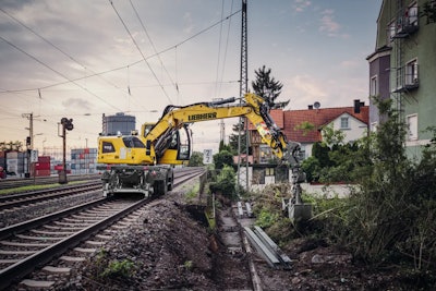 Liebherr A 922 Rail-Road Excavator