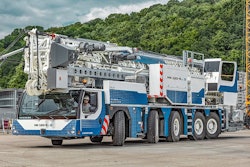 liebherr mk 120-5.1 mobile crane side view parked