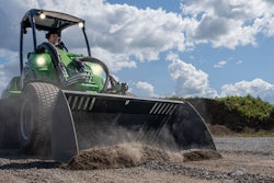 Avant Tecno 855i compact wheel loader with bucket pushing dirt