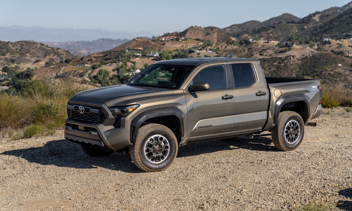 2025 Toyota Tacoma Revealed with Hybrid or Gas Engine
