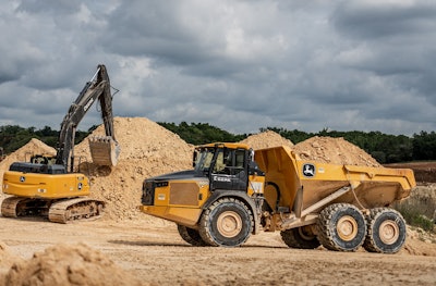 John Deere 460 Ptier dump truck with excavator