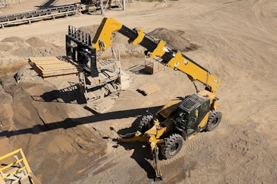 a caterpillar th1055 telehandler