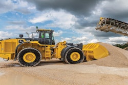 John Deere 904 P-Tier wheel loader