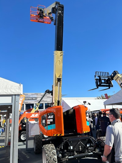 JLG EC60AJ electric boom lift boom raised