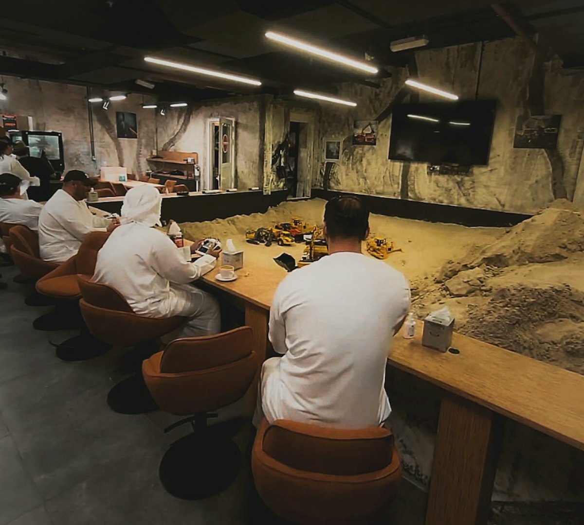 “World’s First Construction Gaming Cafe” Opens in Dubai for Remote-Control Fun