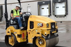 Cat CB2.7 tandem vibratory roller