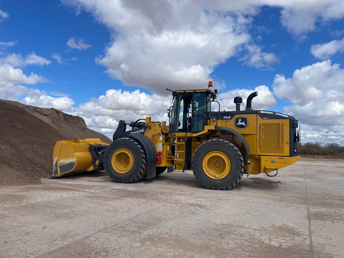 Deere Adds SmartDetect Digital Obstacle Detection for Wheel Loaders (Video)