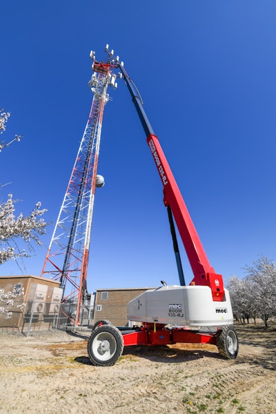MEC 135-RJ telescopic boom lift