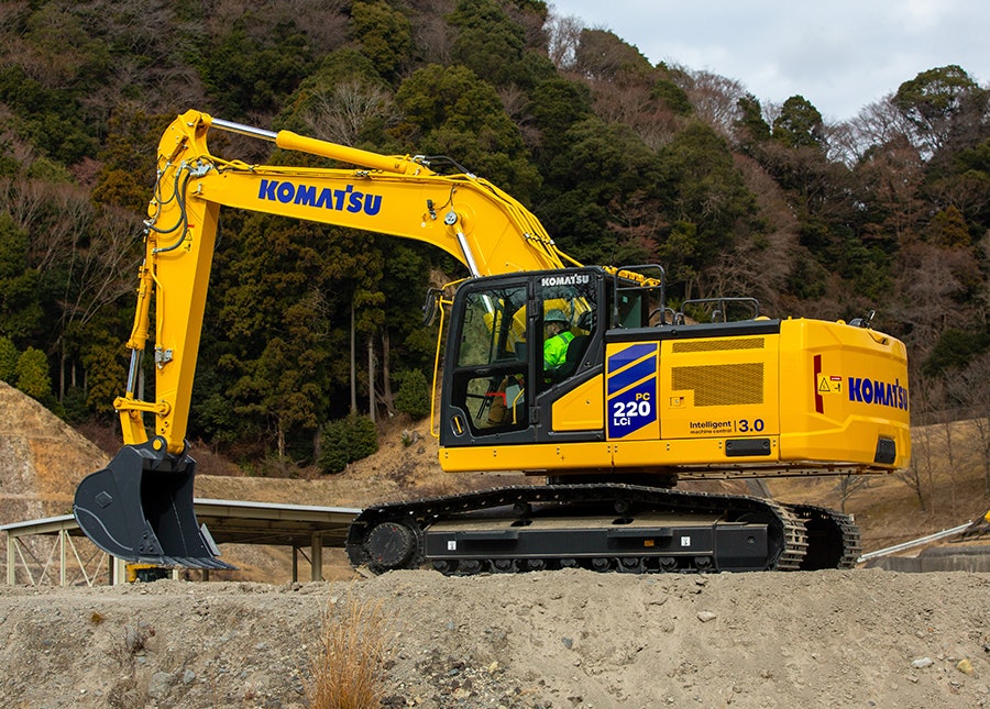 Komatsu Unveils Next-Generation PC220LCi-12 Excavator | Equipment World