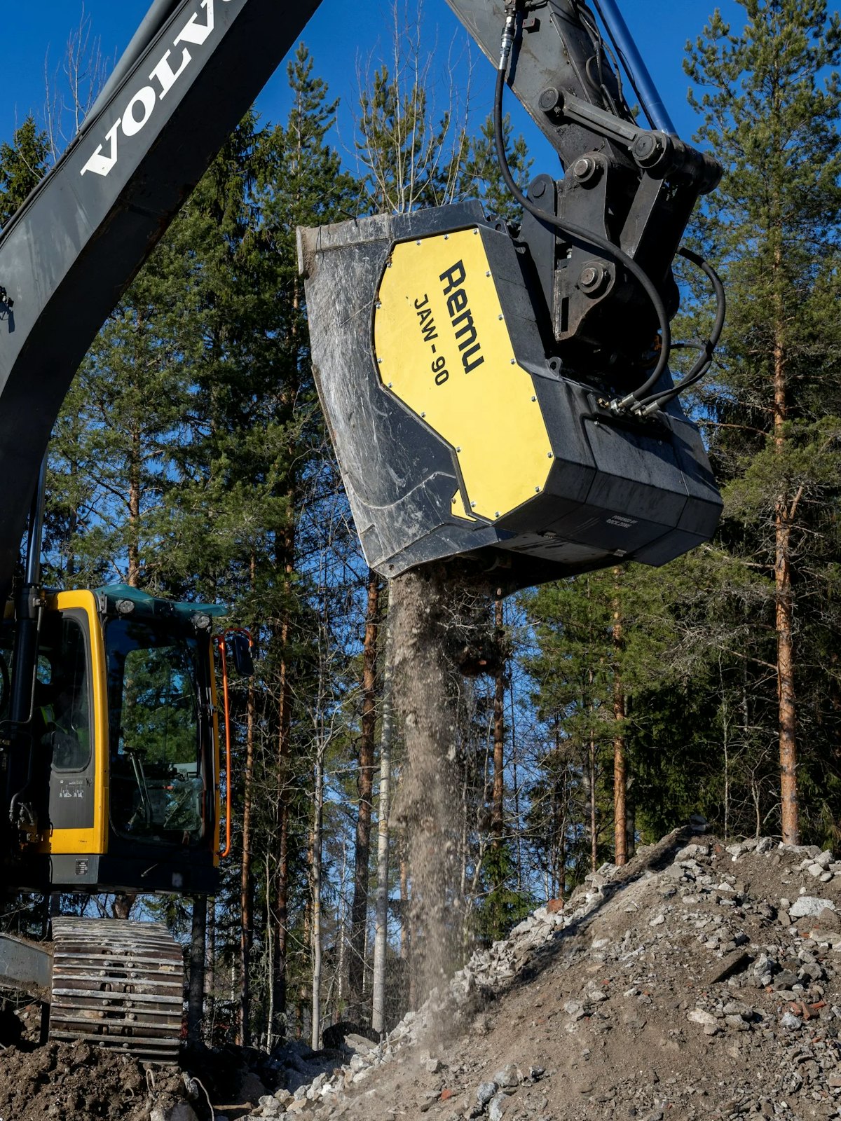 Be Your Own Material Recycler with Remu’s New Excavator Crusher Buckets