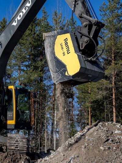 Remu's new Jaw-90 crusher bucket can process rock, brick, concrete and asphalt.