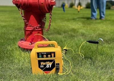 The handheld Verifier G1 detects utilities as the operator sweeps the receiver back and forth, providing an estimated depth on its LCD display.