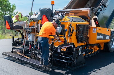 Leeboy 8608 Paver