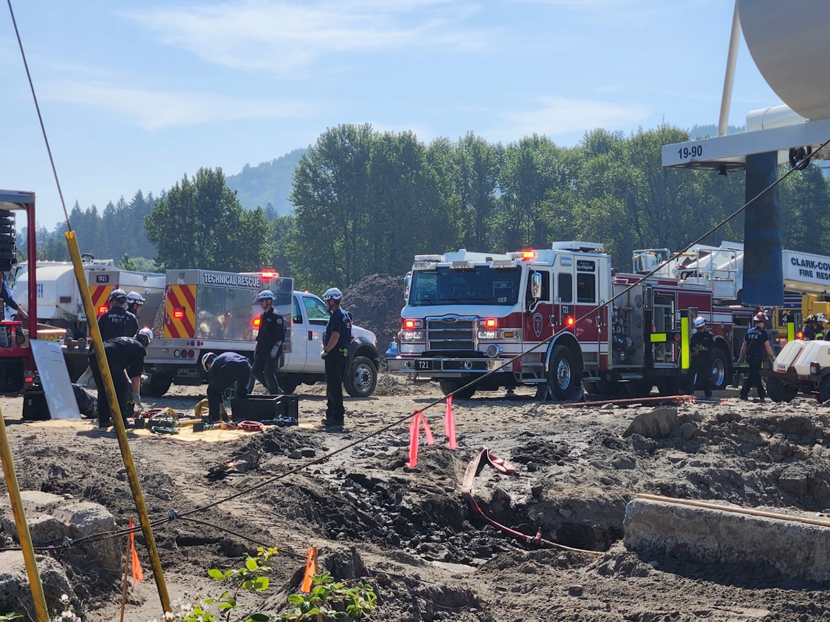1 Worker Dies, 1 Injured When Hit by Excavator Buckets in Trenches in CA, WA