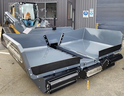 For use with asphalt and gravel, the CP1000 features an 88 cubic foot hopper capacity for narrow paving, utility trenches and patch jobs.