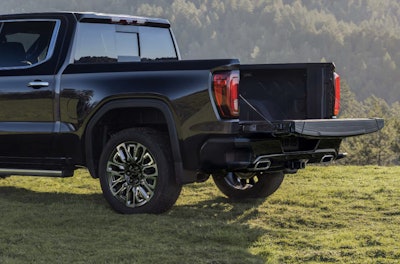 The six-function MultiPro Tailgate comes standard on SLT, AT4, AT4X, Denali and Denali Ultimate trims and is optional for Pro, SLE and Elevation.