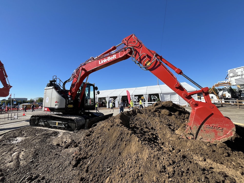 The Link-Belt 145 X4S can be fitted with either an 8-foot or nearly 10-foot boom arm.