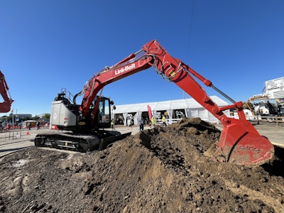 The Link-Belt 145 X4S can be fitted with either an 8-foot or nearly 10-foot boom arm.