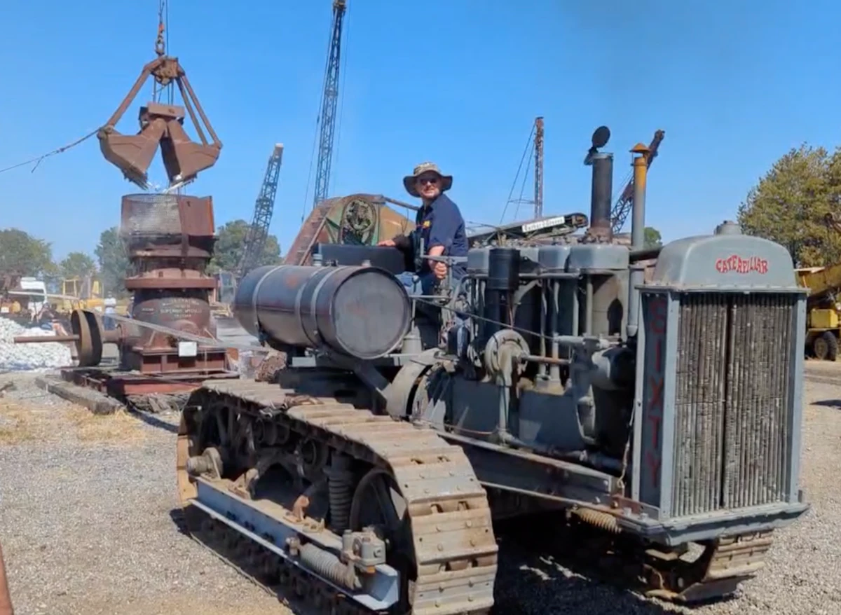 1930 Caterpillar Thirty: Vintage Tractor with All-Original Parts