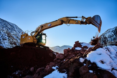 Cat 325 with new HD undercarriage configuration is designed to increase stability and performance on uneven, rugged terrain.