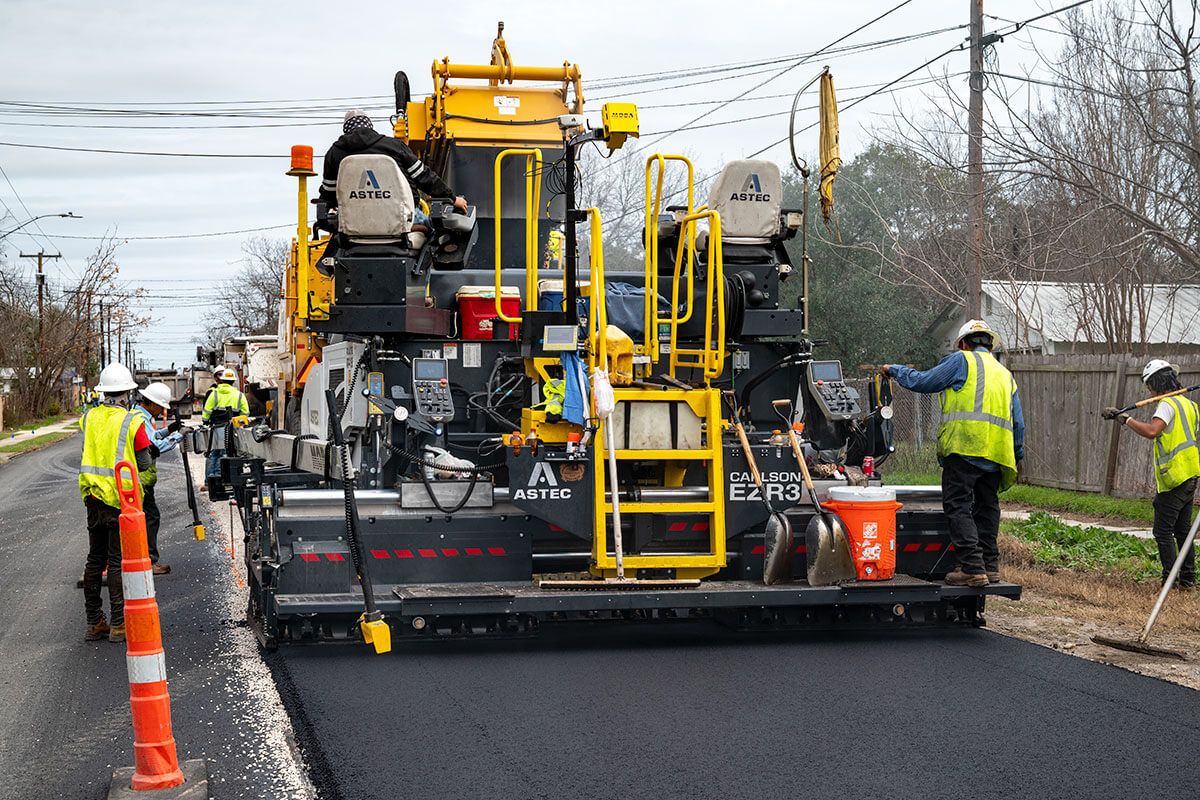 Astec's new EZR3 rear-mounted screed for highway-class pavers.
